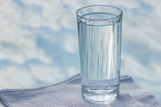 소식 다이어트 팁 : 물 한잔 을 마신다